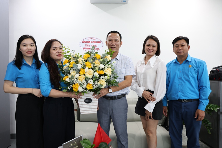 Công đoàn xã Phú Nghĩa chúc mừng các Công ty, Doanh nghiệp nhân dịp kỷ niệm Ngày Doanh nhân Việt Nam- Ảnh 3.