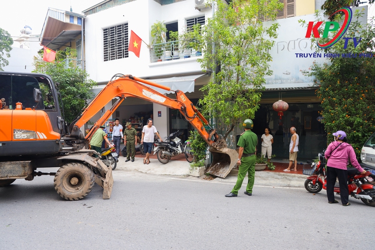 Ban chỉ đạo 197 xã Kiều Phú ra quân giải tỏa hành lang an toàn giao thông, trật tự mỹ quan đô thị- Ảnh 9.
