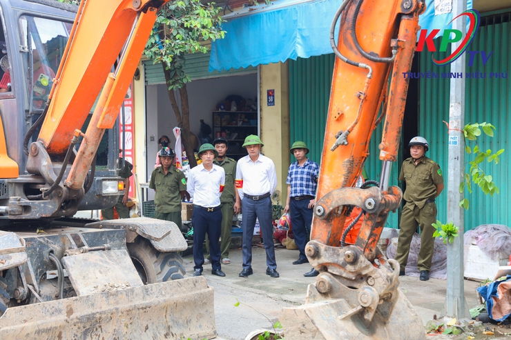 Ban chỉ đạo 197 xã Kiều Phú ra quân giải tỏa hành lang an toàn giao thông, trật tự mỹ quan đô thị- Ảnh 5.