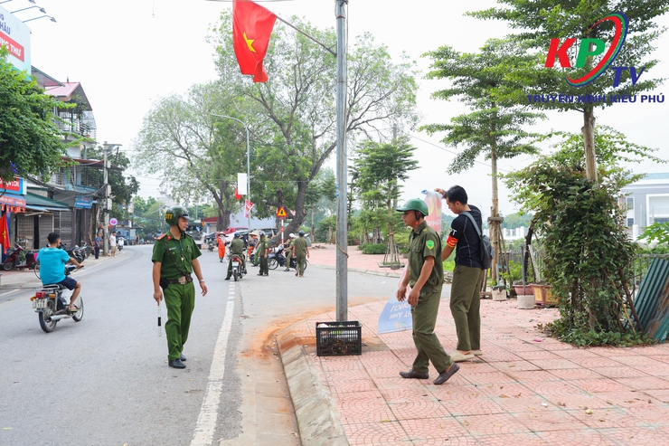 Ban chỉ đạo 197 xã Kiều Phú ra quân giải tỏa hành lang an toàn giao thông, trật tự mỹ quan đô thị- Ảnh 14.