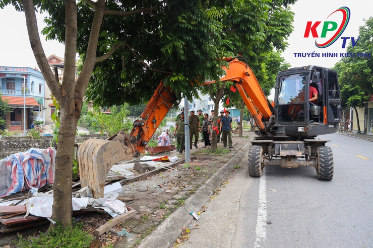 Ban chỉ đạo 197 xã Kiều Phú ra quân giải tỏa hành lang an toàn giao thông, trật tự mỹ quan đô thị- Ảnh 13.