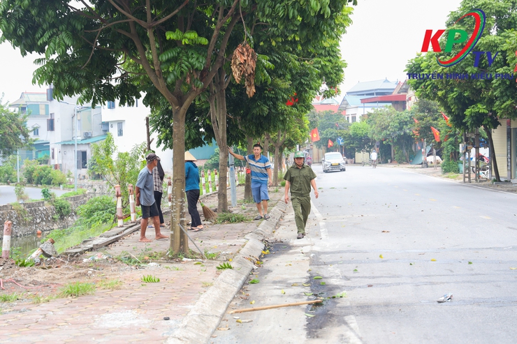 Ban chỉ đạo 197 xã Kiều Phú ra quân giải tỏa hành lang an toàn giao thông, trật tự mỹ quan đô thị- Ảnh 17.