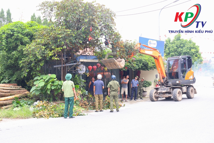 Ban chỉ đạo 197 xã Kiều Phú ra quân giải tỏa hành lang an toàn giao thông, trật tự mỹ quan đô thị- Ảnh 16.