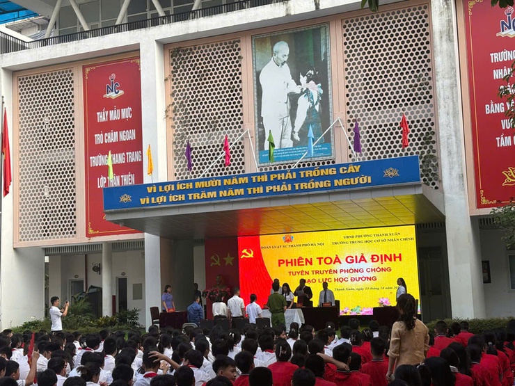 Đổi mới hình thức tuyên truyền phòng chống bạo lực học đường bằng phiên tòa giả định- Ảnh 2.