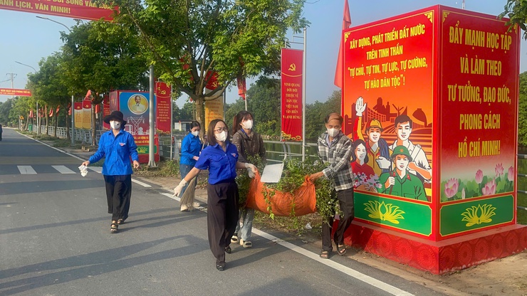 Xã Phúc Lộc ra quân tổng vệ sinh môi trường chào mừng Đại hội Đảng bộ thành phố lần thứ XVIII và thực hiện Nghị quyết Đảng ủy xã về bảo vệ môi trường- Ảnh 6.