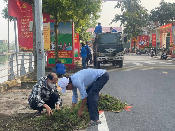 Xã Phúc Lộc ra quân tổng vệ sinh môi trường chào mừng Đại hội Đảng bộ thành phố lần thứ XVIII và thực hiện Nghị quyết Đảng ủy xã về bảo vệ môi trường- Ảnh 10.