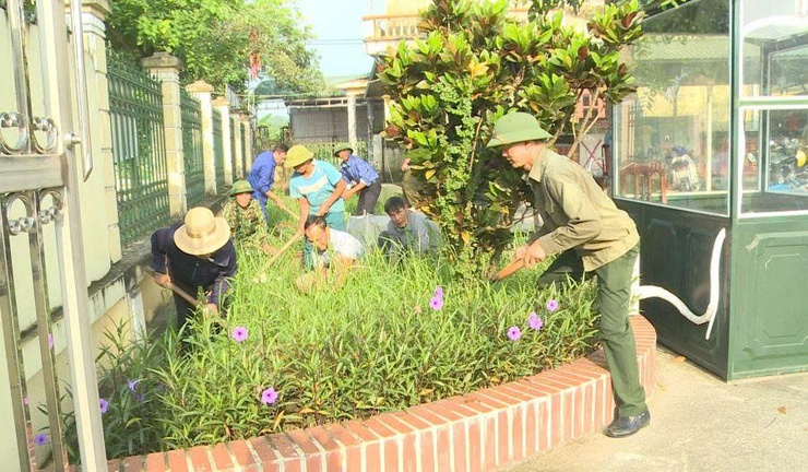 Xã Phúc Lộc ra quân tổng vệ sinh môi trường chào mừng Đại hội Đảng bộ thành phố lần thứ XVIII và thực hiện Nghị quyết Đảng ủy xã về bảo vệ môi trường- Ảnh 8.