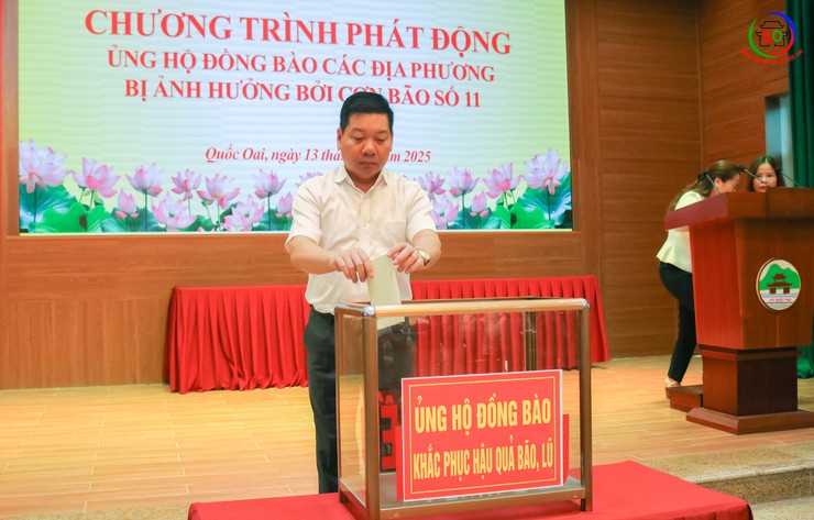 Xã Quốc Oai tổ chức Lễ chào cờ đầu tuần và phát động ủng hộ đồng bào bị ảnh hưởng bởi bão số 11- Ảnh 3.