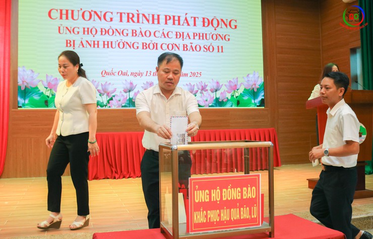 Xã Quốc Oai tổ chức Lễ chào cờ đầu tuần và phát động ủng hộ đồng bào bị ảnh hưởng bởi bão số 11- Ảnh 4.