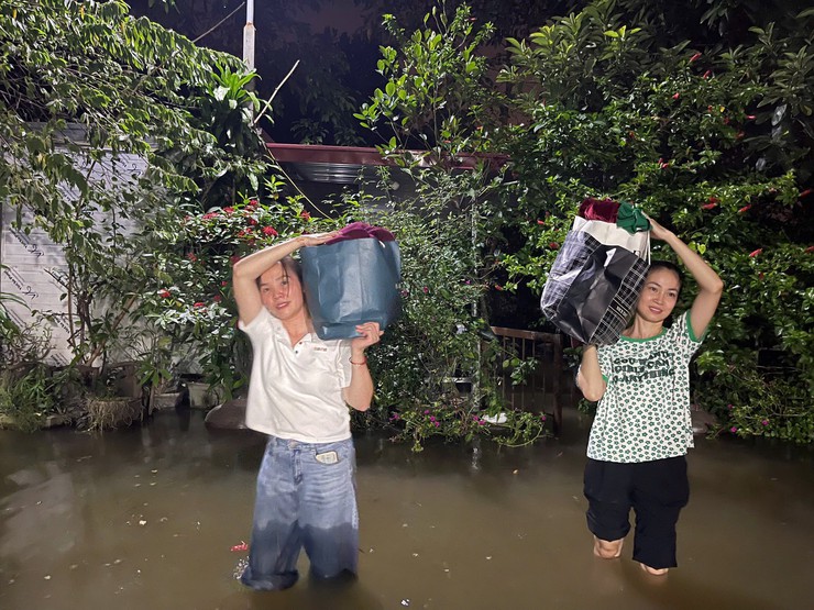 Cả hệ thống chính trị xã Quang Minh vào cuộc hỗ trợ người dân vùng ngập- Ảnh 5.
