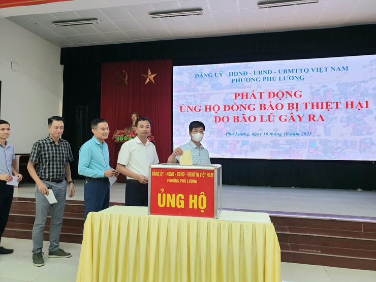 Đảng ủy – HĐND – UBND – UB.MTTQ Việt Nam phường Phú Lương phát động ủng hộ đồng bào bị thiệt hại do bão lũ gây ra năm 2025- Ảnh 4.