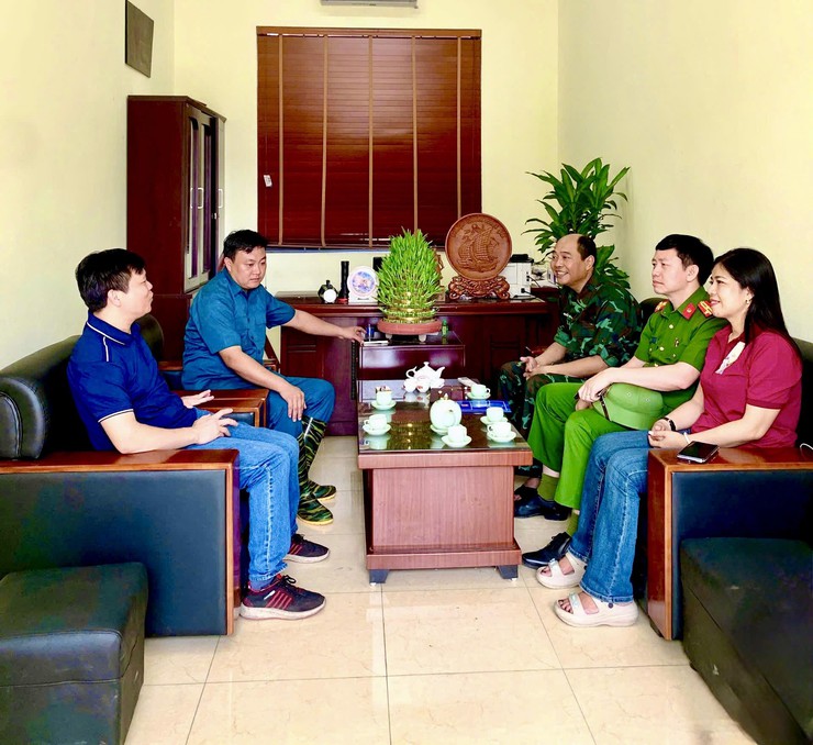 Phường Định Công san sẻ khó khăn cùng nhân dân xã Trung Giã và Đa phúc sau bão số 11 (Matmo) - Ảnh 1.