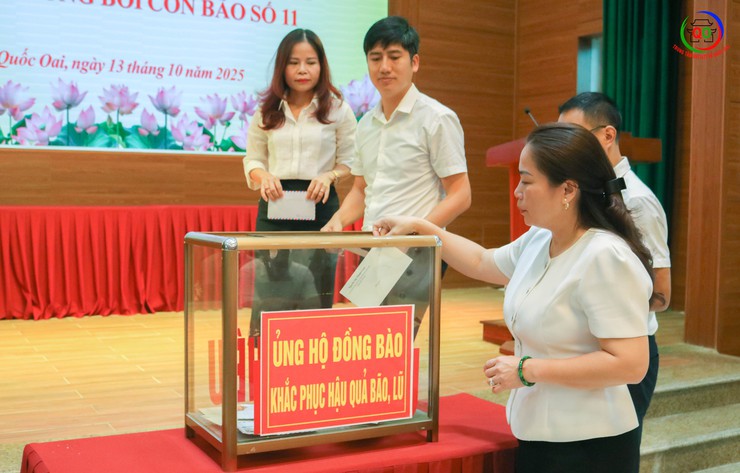 Xã Quốc Oai tổ chức Lễ chào cờ đầu tuần và phát động ủng hộ đồng bào bị ảnh hưởng bởi bão số 11- Ảnh 6.