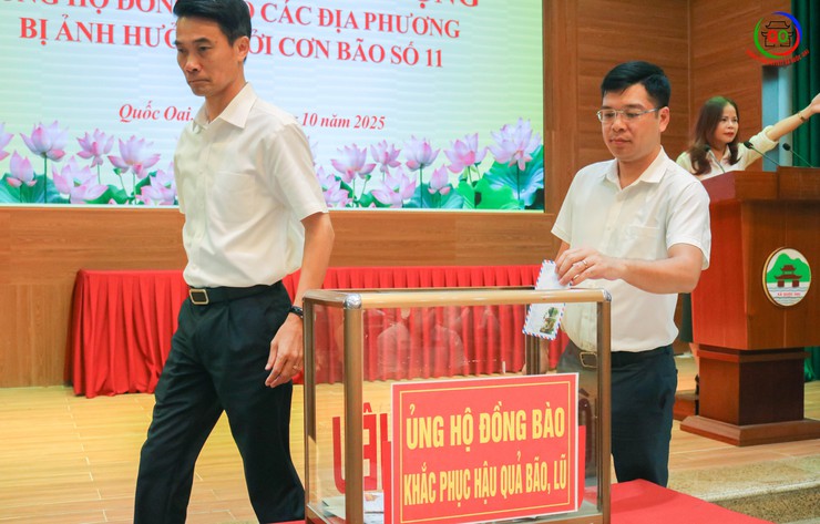 Xã Quốc Oai tổ chức Lễ chào cờ đầu tuần và phát động ủng hộ đồng bào bị ảnh hưởng bởi bão số 11- Ảnh 7.