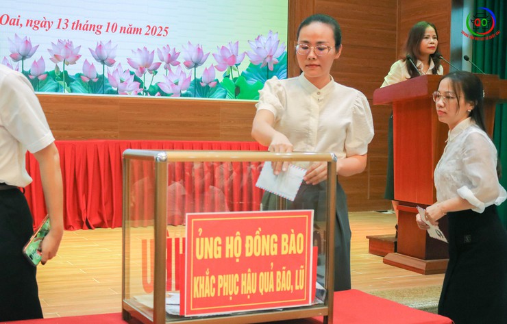 Xã Quốc Oai tổ chức Lễ chào cờ đầu tuần và phát động ủng hộ đồng bào bị ảnh hưởng bởi bão số 11- Ảnh 8.