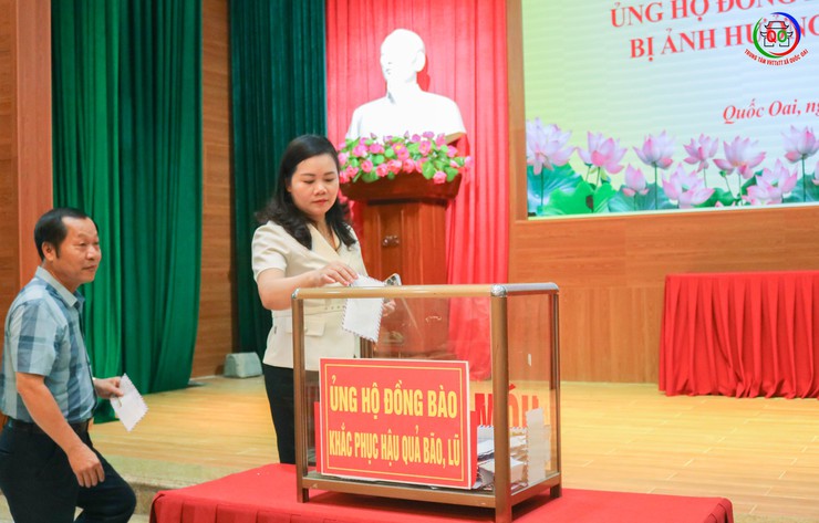 Xã Quốc Oai tổ chức Lễ chào cờ đầu tuần và phát động ủng hộ đồng bào bị ảnh hưởng bởi bão số 11- Ảnh 9.