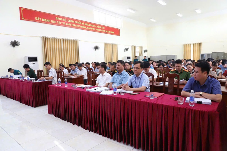 HỘI NGHỊ XÉT DUYỆT CÔNG DÂN TRONG ĐỘ TUỔI SẴN SÀNG NHẬP NGŨ VÀ CÔNG DÂN NGHĨA VỤ THAM GIA CÔNG AN NHÂN DÂN NĂM 2026 XÃ HỒNG VÂN - Ảnh 1.