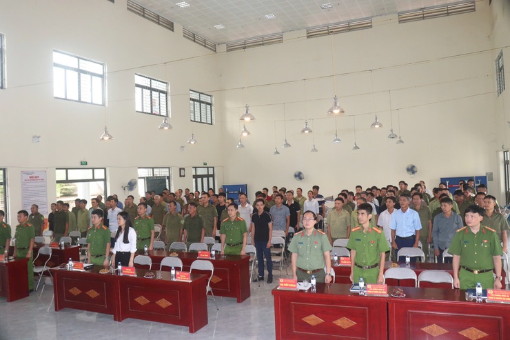 Công an xã Phượng Dực khai giảng lớp bồi dưỡng nghiệp vụ cho lực lượng bảo vệ an ninh trật tự cơ sở năm 2025- Ảnh 2.