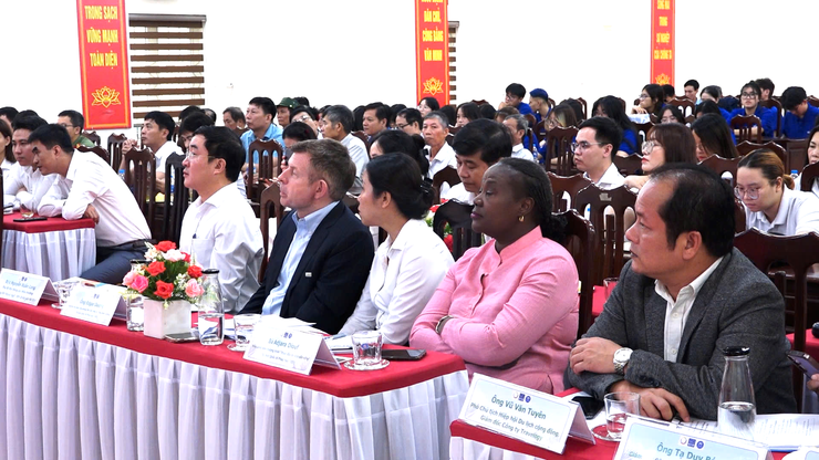 DÂN HÒA: RA MẮT DỰ ÁN “TRILAF” & LỄ KÝ KẾT HỢP TÁC GIỮA TRƯỜNG ĐẠI HỌC NGOẠI NGỮ – ĐHQGHN, UBND XÃ DÂN HÒA VÀ CÁC ĐỐI TÁC DU LỊCH- Ảnh 3.