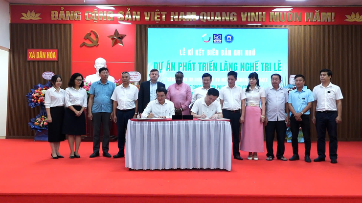 DÂN HÒA: RA MẮT DỰ ÁN “TRILAF” & LỄ KÝ KẾT HỢP TÁC GIỮA TRƯỜNG ĐẠI HỌC NGOẠI NGỮ – ĐHQGHN, UBND XÃ DÂN HÒA VÀ CÁC ĐỐI TÁC DU LỊCH- Ảnh 8.