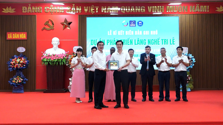 DÂN HÒA: RA MẮT DỰ ÁN “TRILAF” & LỄ KÝ KẾT HỢP TÁC GIỮA TRƯỜNG ĐẠI HỌC NGOẠI NGỮ – ĐHQGHN, UBND XÃ DÂN HÒA VÀ CÁC ĐỐI TÁC DU LỊCH- Ảnh 9.