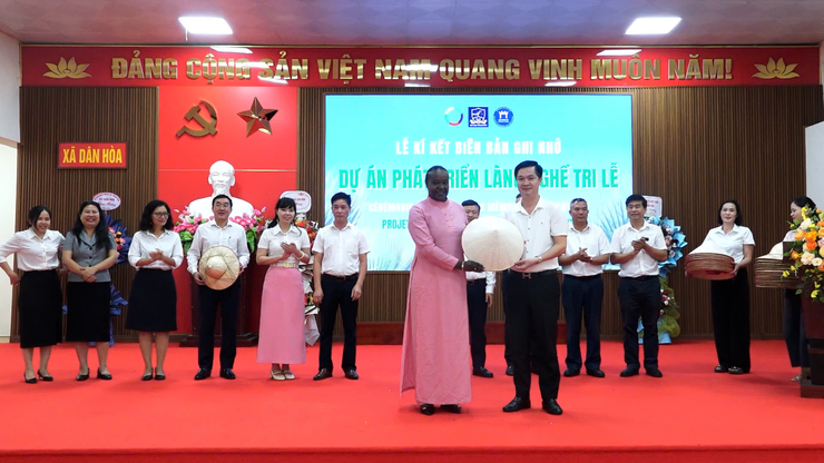 DÂN HÒA: RA MẮT DỰ ÁN “TRILAF” & LỄ KÝ KẾT HỢP TÁC GIỮA TRƯỜNG ĐẠI HỌC NGOẠI NGỮ – ĐHQGHN, UBND XÃ DÂN HÒA VÀ CÁC ĐỐI TÁC DU LỊCH- Ảnh 12.