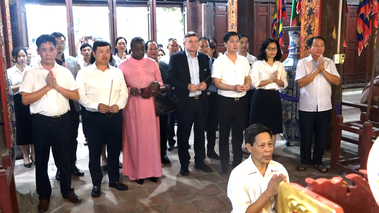 DÂN HÒA: RA MẮT DỰ ÁN “TRILAF” & LỄ KÝ KẾT HỢP TÁC GIỮA TRƯỜNG ĐẠI HỌC NGOẠI NGỮ – ĐHQGHN, UBND XÃ DÂN HÒA VÀ CÁC ĐỐI TÁC DU LỊCH- Ảnh 14.