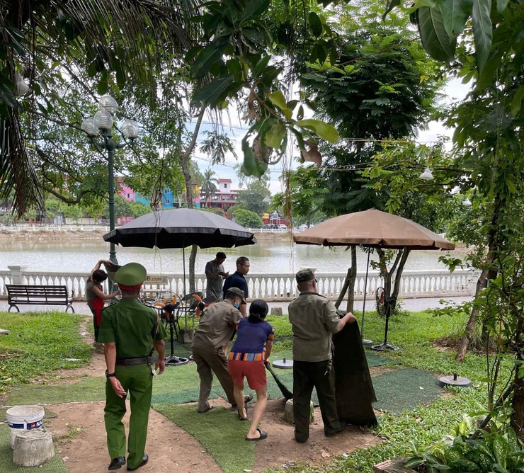 Công an phường Long Biên tăng cường xử lý vi phạm trật tự, an toàn giao thông, trật tự đô thị- Ảnh 4.