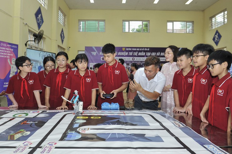 Học sinh Yên Sở thỏa sức sáng tạo cùng công nghệ- Ảnh 2.