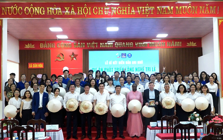 DÂN HÒA: RA MẮT DỰ ÁN “TRILAF” & LỄ KÝ KẾT HỢP TÁC GIỮA TRƯỜNG ĐẠI HỌC NGOẠI NGỮ – ĐHQGHN, UBND XÃ DÂN HÒA VÀ CÁC ĐỐI TÁC DU LỊCH- Ảnh 13.