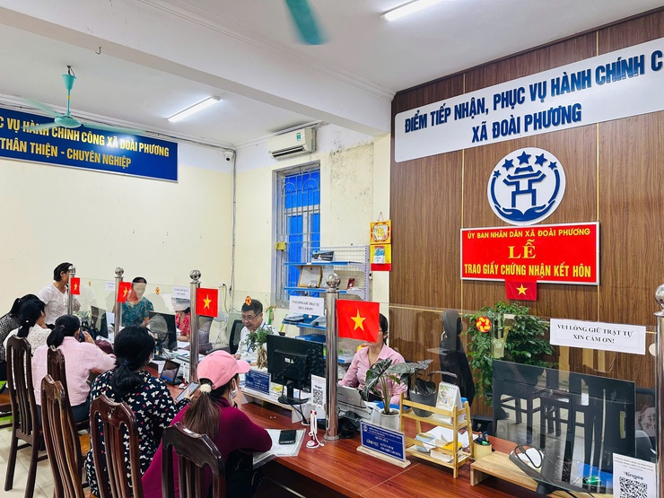 Chuyển mình mạnh mẽ trong cải cách hành chính, UBND xã Đoài Phương hướng tới sự hài lòng của nhân dân- Ảnh 1.