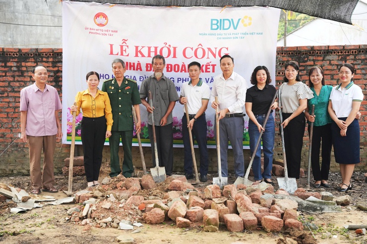 PHƯỜNG SƠN TÂY TỔ CHỨC  KHỞI CÔNG XÂY DỰNG NHÀ ĐẠI ĐOÀN KẾT CHO HỘ NGHÈO CÓ HOÀN CẢNH ĐẶC BIỆT KHÓ KHĂN- Ảnh 1.