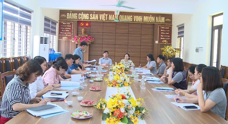 Đoàn giám sát của HĐND xã tiến hành giám sát công tác tổ chức ăn bán trú tại Trường Tiểu học Võng Xuyên A- Ảnh 9.