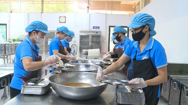 Đoàn giám sát của HĐND xã tiến hành giám sát công tác tổ chức ăn bán trú tại Trường Tiểu học Võng Xuyên A- Ảnh 6.
