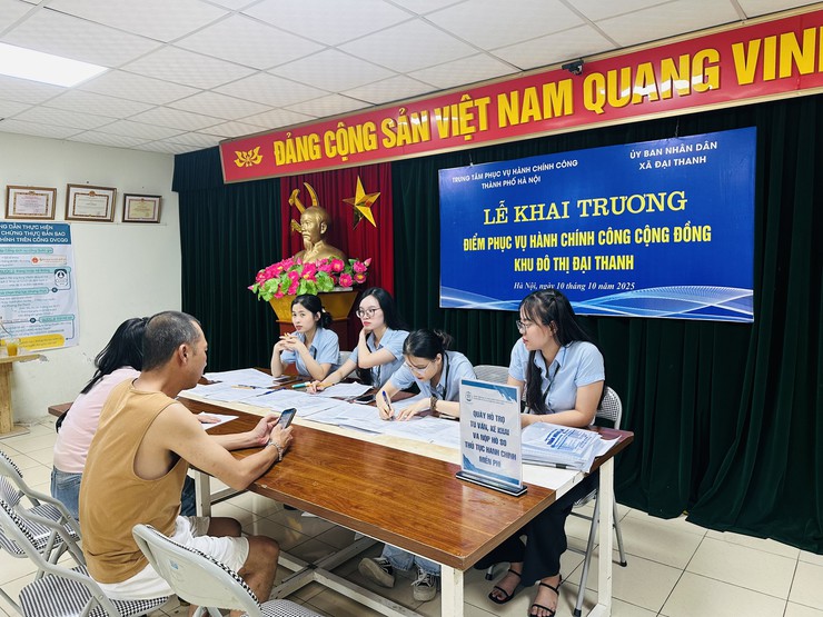 Hà Nội thí điểm mô hình “Điểm Phục vụ hành chính công cộng đồng” - Đưa dịch vụ hành chính đến gần hơn với người dân- Ảnh 3.