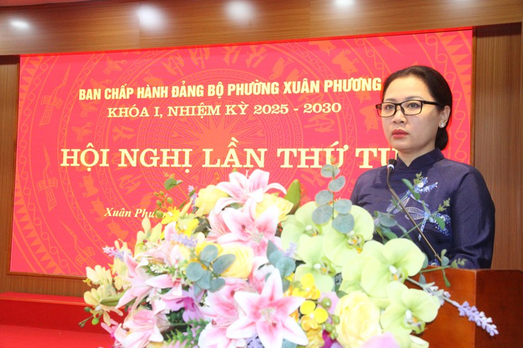 Đảng ủy phường Xuân Phương tổ chức tốt hội nghị lần thứ tư BCH Đảng bộ Phường khóa I, nhiệm kỳ 2025-2030- Ảnh 2.