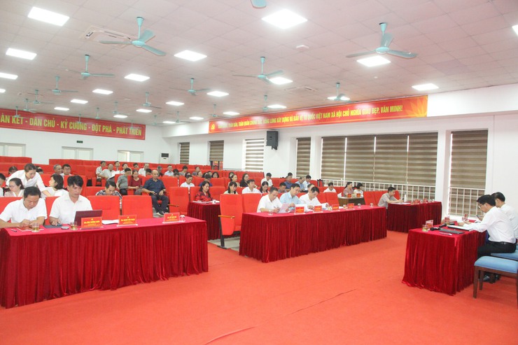Đảng ủy phường Xuân Phương tổ chức tốt hội nghị lần thứ tư BCH Đảng bộ Phường khóa I, nhiệm kỳ 2025-2030- Ảnh 3.