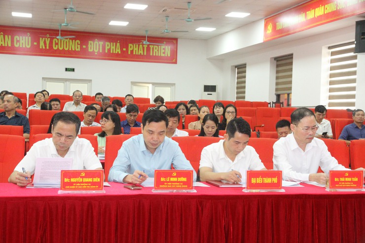 Đảng ủy phường Xuân Phương tổ chức tốt hội nghị lần thứ tư BCH Đảng bộ Phường khóa I, nhiệm kỳ 2025-2030- Ảnh 5.