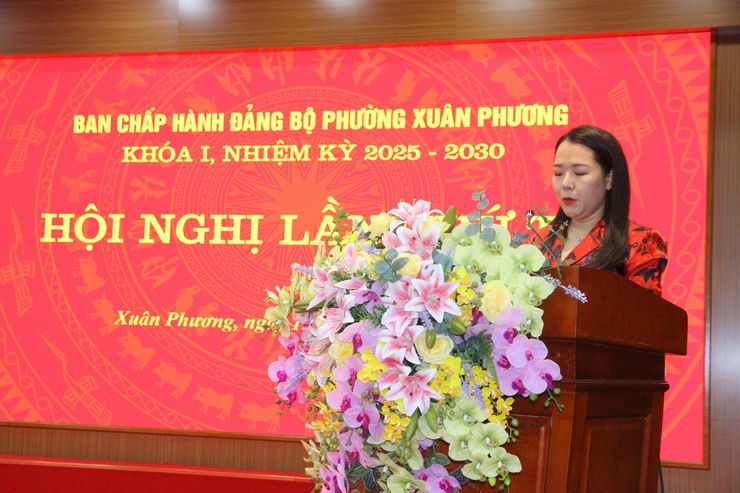 Đảng ủy phường Xuân Phương tổ chức tốt hội nghị lần thứ tư BCH Đảng bộ Phường khóa I, nhiệm kỳ 2025-2030- Ảnh 10.