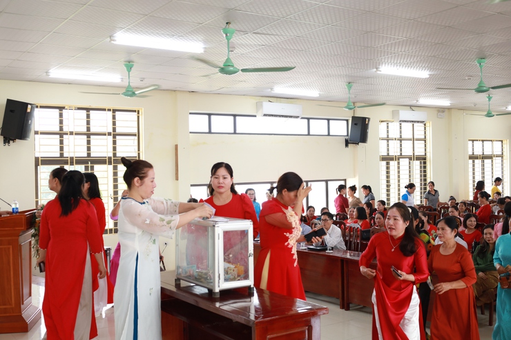 Hội Liên hiệp Phụ nữ xã Suối Hai đã phát động phong trào “Hướng về đồng bào vùng lũ” - Ảnh 3.
