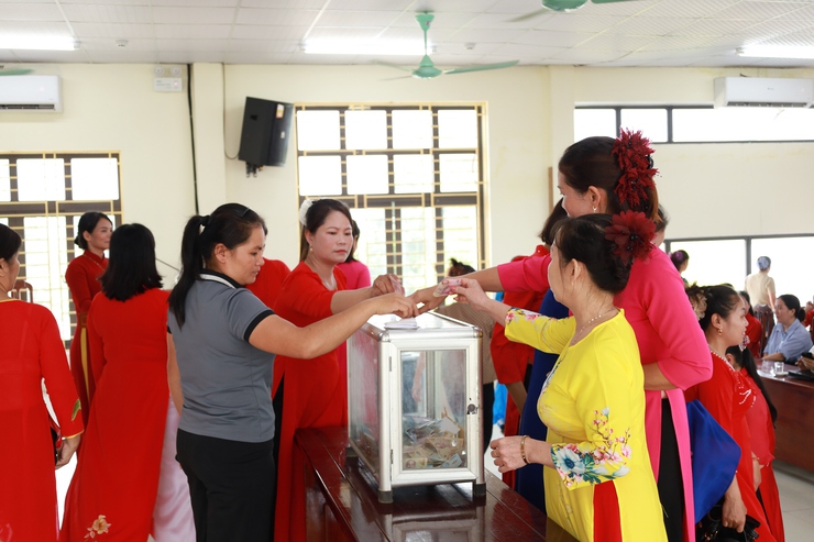 Hội Liên hiệp Phụ nữ xã Suối Hai đã phát động phong trào “Hướng về đồng bào vùng lũ” - Ảnh 4.