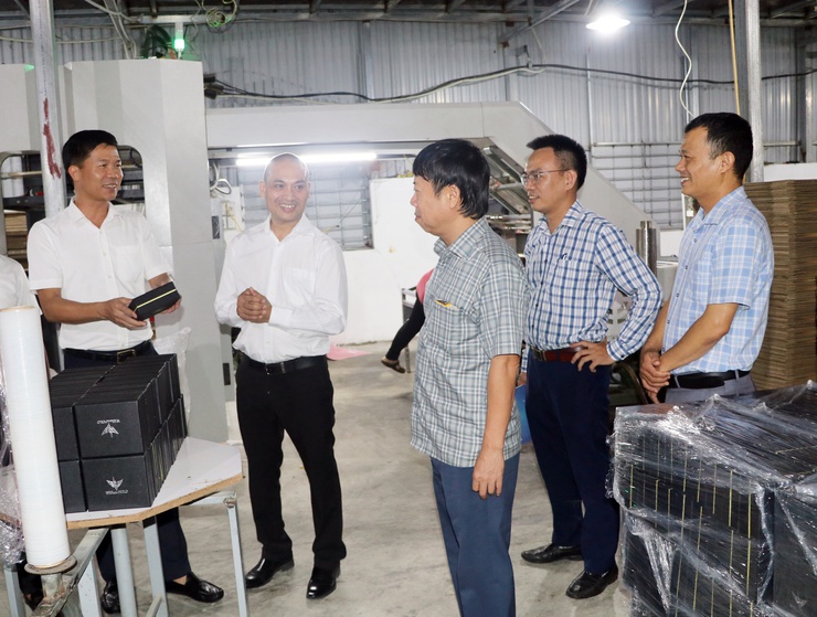 Đảng ủy, HĐND, UBND, UBMTTQ Việt Nam xã Trần Phú thăm và tặng hoa chúc mừng doanh nhân tiêu biểu trên địa bàn- Ảnh 3.