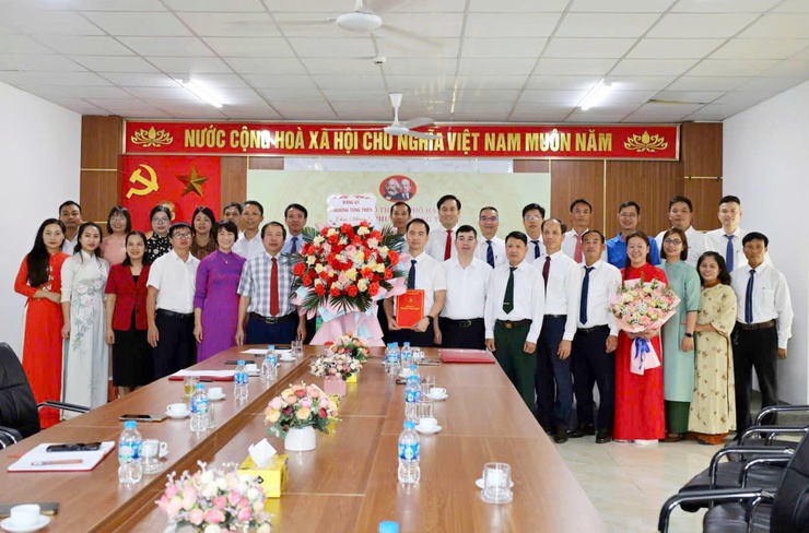 Thành lập Chi bộ Trường Trung cấp nghề Sơn Tây- Ảnh 1.