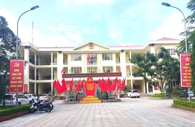 Bát Tràng rực rỡ cờ hoa hướng về Đại hội Đảng bộ TP Hà Nội lần thứ XVIII- Ảnh 2.