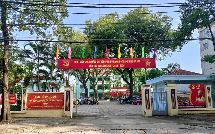 Bát Tràng rực rỡ cờ hoa hướng về Đại hội Đảng bộ TP Hà Nội lần thứ XVIII- Ảnh 9.