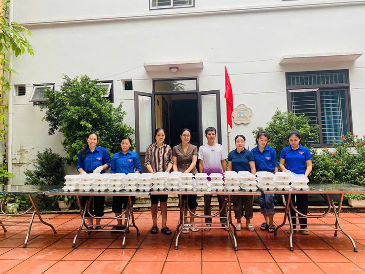 Cả hệ thống chính trị xã Quang Minh vào cuộc hỗ trợ người dân vùng ngập- Ảnh 8.
