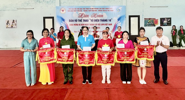 Đại hội Thể dục thể thao xã Đại Thanh lần thứ I năm 2025: Liên hoan Dân vũ thể thao "Vũ điệu tháng 10" thu hút gần 200 vận động viên tham gia- Ảnh 15.