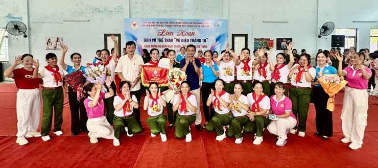 Đại hội Thể dục thể thao xã Đại Thanh lần thứ I năm 2025: Liên hoan Dân vũ thể thao "Vũ điệu tháng 10" thu hút gần 200 vận động viên tham gia- Ảnh 16.