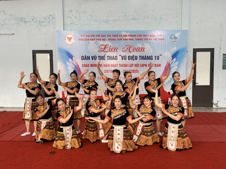 Đại hội Thể dục thể thao xã Đại Thanh lần thứ I năm 2025: Liên hoan Dân vũ thể thao "Vũ điệu tháng 10" thu hút gần 200 vận động viên tham gia- Ảnh 8.