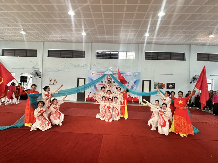 Đại hội Thể dục thể thao xã Đại Thanh lần thứ I năm 2025: Liên hoan Dân vũ thể thao "Vũ điệu tháng 10" thu hút gần 200 vận động viên tham gia- Ảnh 11.